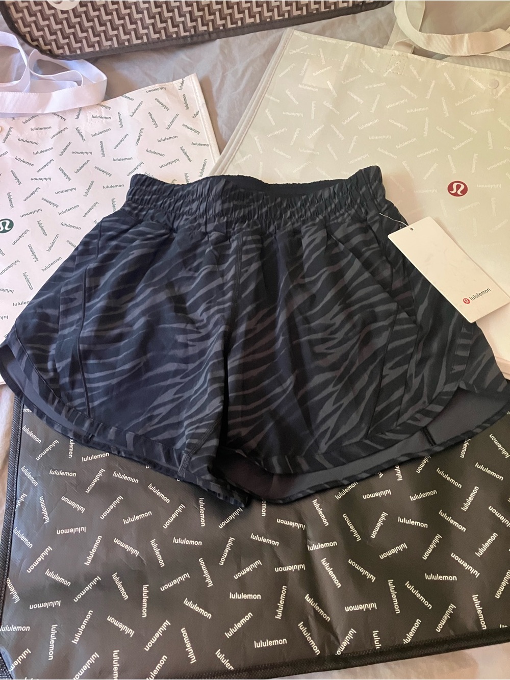 NWT Lululemon Track That Short 5", *Lined Sz 6, Le Tigre Camo Deep Coal Multi